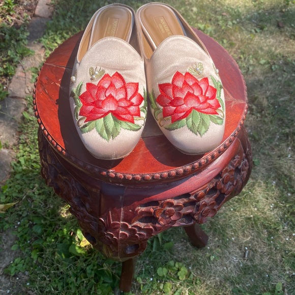 ❤️🌸🌺Aquazzura Lotus/Bee Pink Satin Embroidered Flat Mules Loafers8.5 M in Italy - Picture 14 of 15